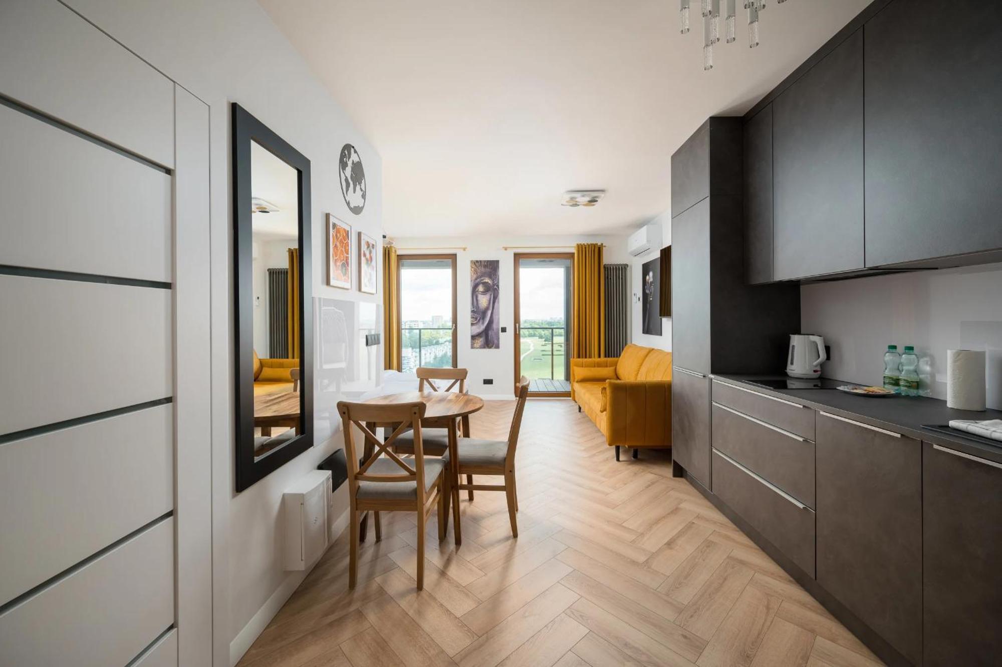 Premium Studio Klobucka Airport Варшава Екстериор снимка