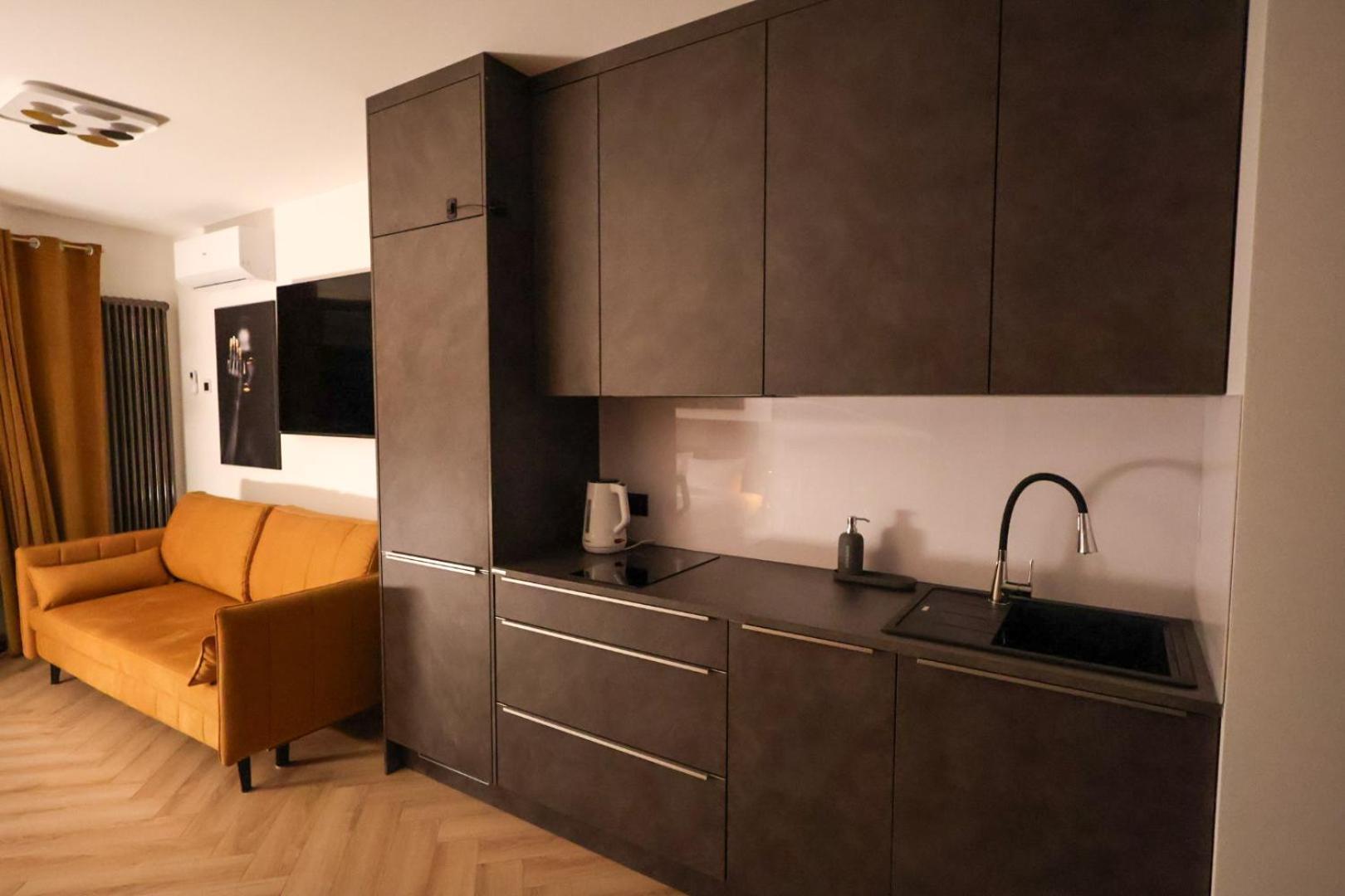 Premium Studio Klobucka Airport Варшава Екстериор снимка